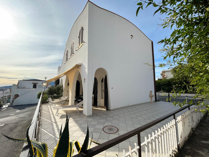 Casa La Perla - Alloggio con terrazza panoramica, piscina e free parking, Savona