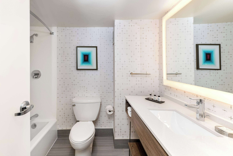Bathroom 4, Sonesta Columbus Downtown, Franklin
