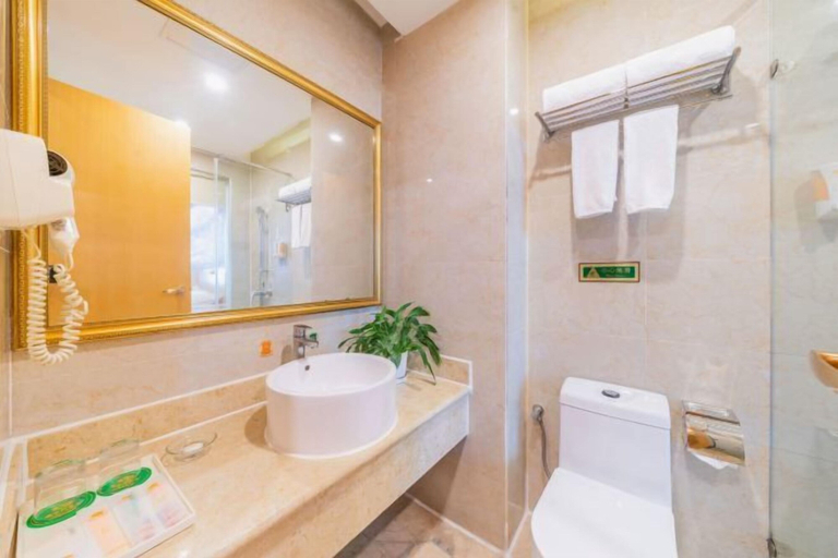Bathroom 4, Vienna Hotel (Shenzhen Bantian Guangyayuan Station), Shenzhen