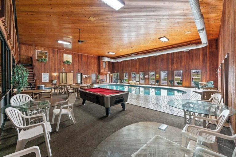 Food & Drinks, Iron Ridge Inn Motel, Dodge