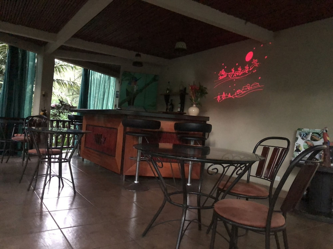Food & Drinks 4, Heliconia Island, Sarapiquí