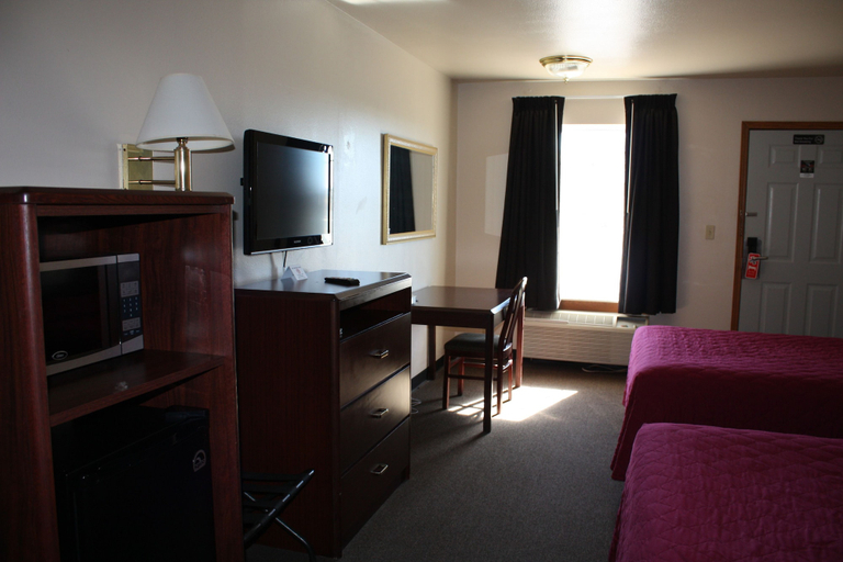 Others 5, Boomtown Inn, Creek