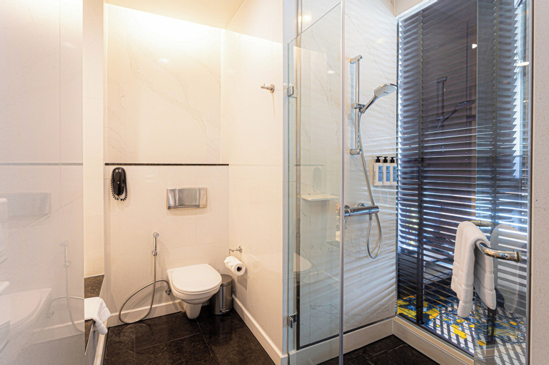 Bathroom 9