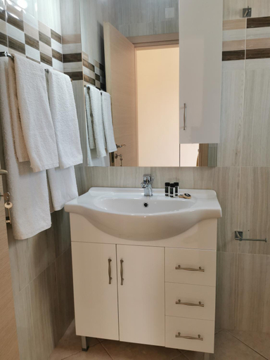 Bathroom 3, Venetiko rooms, North Aegean