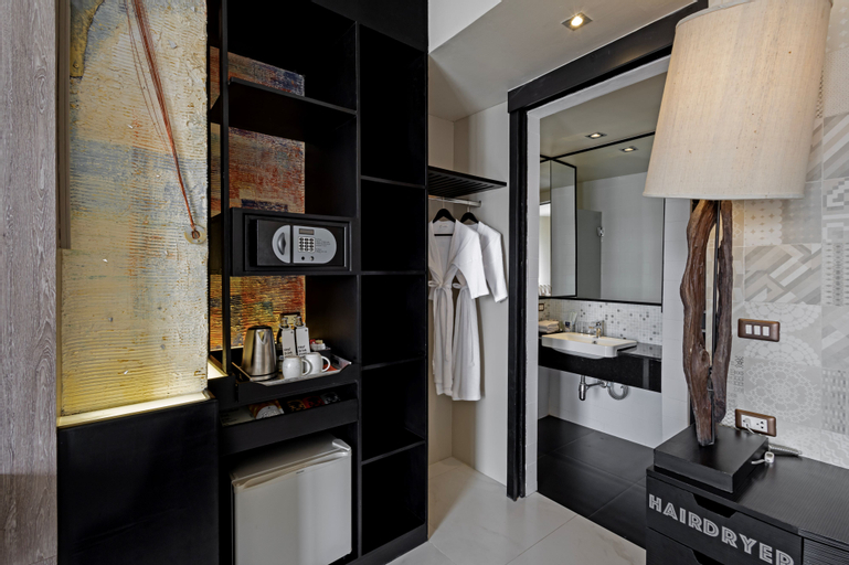 Bathroom 12