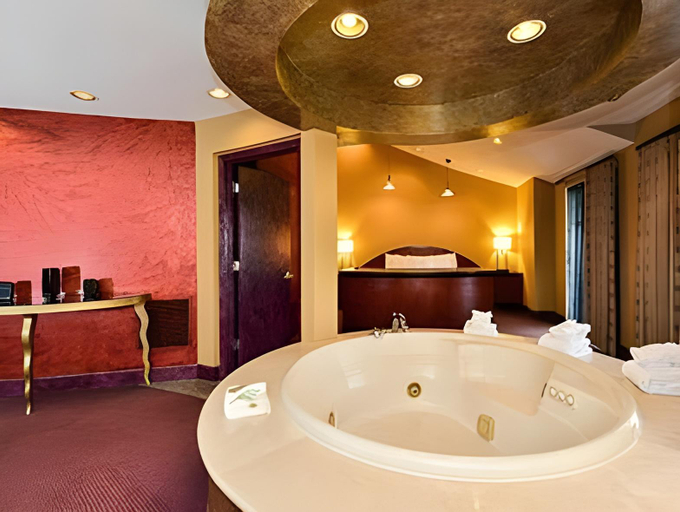 Bathroom 4, Pier 5 Hotel Baltimore, Baltimore