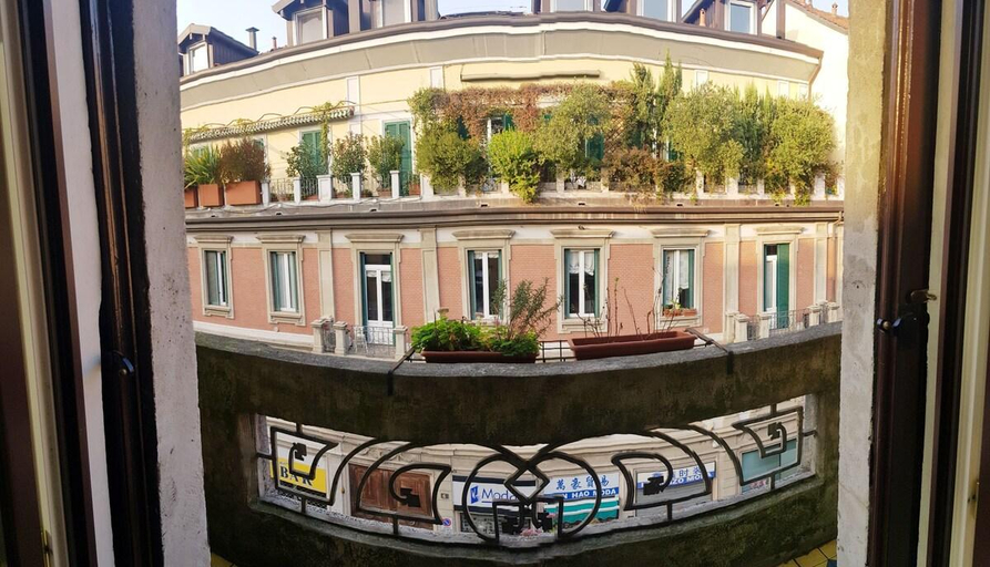 Others 5, Bright Studio Sarpi - Moscova, Milano