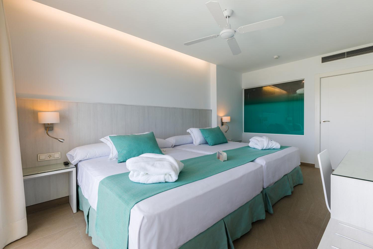 Bedroom 3, Playalinda Aquapark & Spa Hotel, Almería