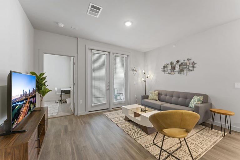 Room 2, Prime Soco Charming 1BR King Suite w Pool Parking, Travis