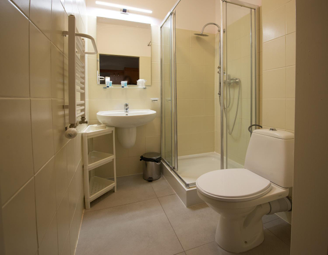 Bathroom 4, Miramar, Sopot