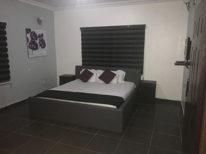 4, Grand Condo, Eti-Osa