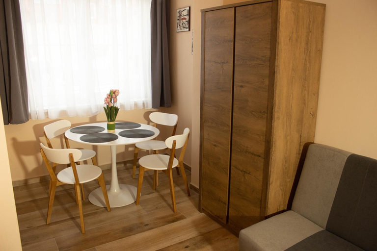 Others 4, Apartmany Pilot, Cheb