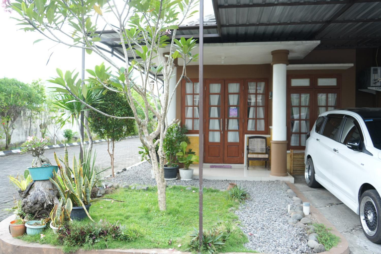 Exterior 18