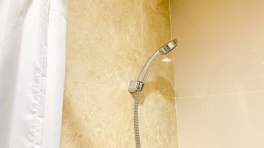 Bathroom 2, Best Choice and Restful Studio at Transpark Bintaro Apartment By Travelio, South Tangerang