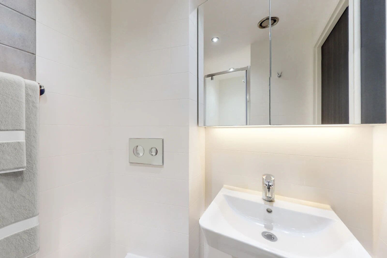 Bathroom 3, For Students Only Chapter Ealing in North Acton, London