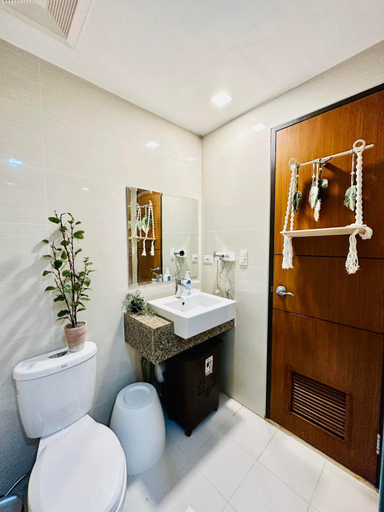 Bathroom 5, BGC One Uptown, Taguig