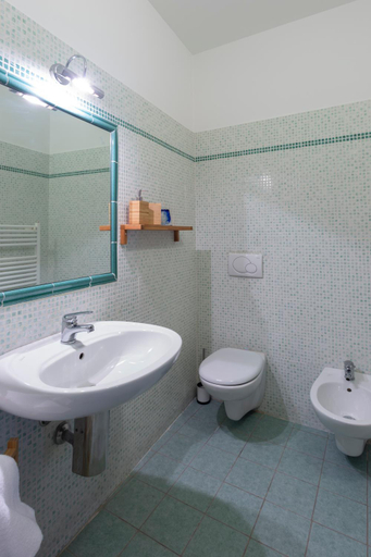 Bathroom 3, Affittacamere Carnevali MJ, Ancona