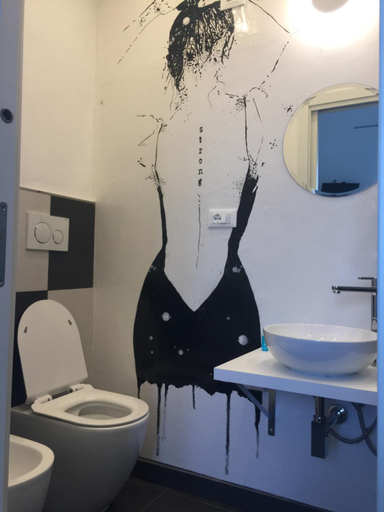Bathroom 5, Chez Nous, Livorno