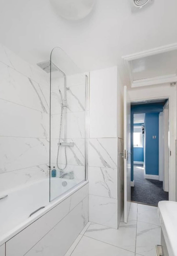Bathroom, Designer Retreat 5 Location Balcony Parking, Brighton and Hove