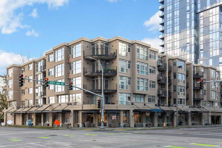 Room 5, Bellevue Spacious 2BD 2BA Apartment, King