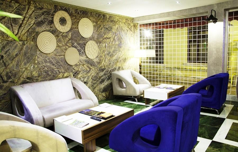 2, Neba Royal Hotel, Merkez