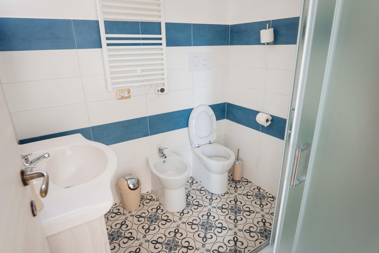 Bathroom 3, Palazzo ReSilente, Salerno