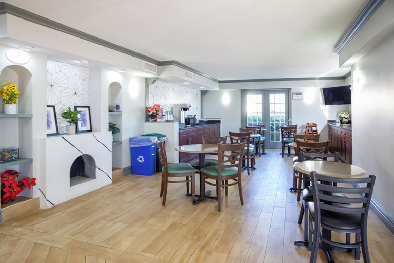 Food & Drinks 5, Baymont by Wyndham Austin University Area, Travis