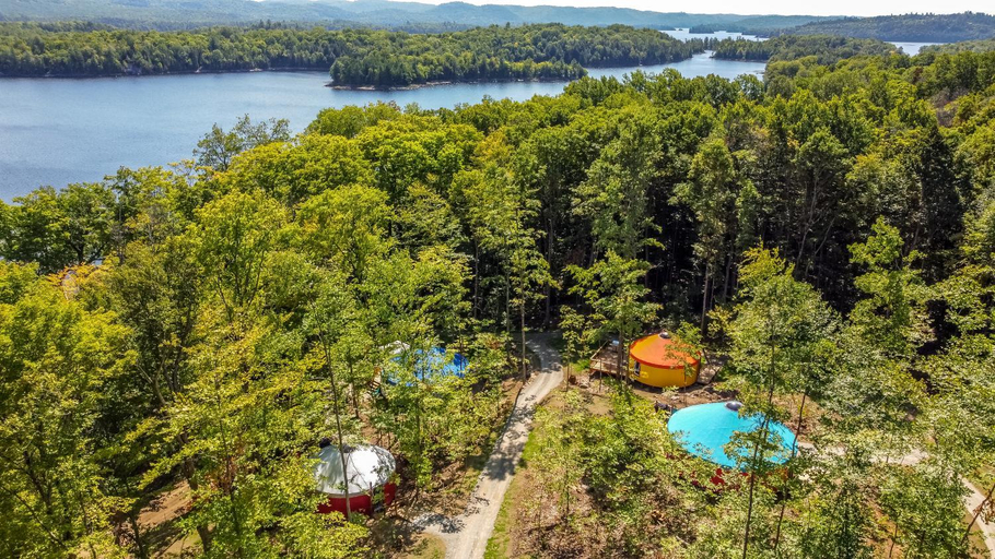 Surrounding environment 1, Yourtes Glamping du Poisson Blanc, Antoine-Labelle