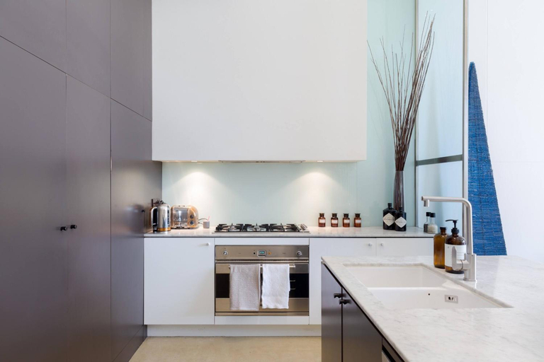 3, Architectural Home, Pool Oasis/ Steps from Trendy Chapel St., Melbourne