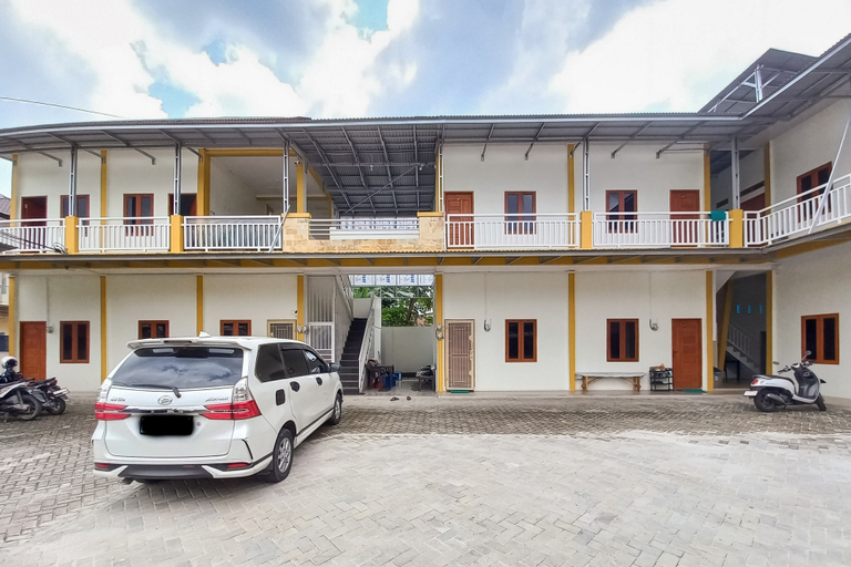 Exterior & Views 2, ReGa GuestHouse RedPartner, Pekanbaru