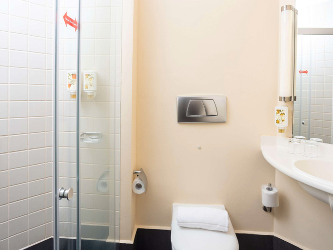 Bathroom 23