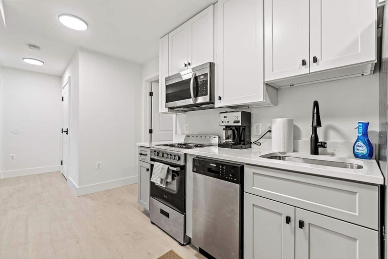 Others 4, Elegant Condos in Arlington, Arlington