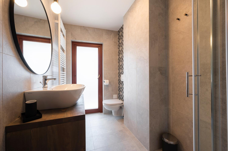 Bathroom 2, GrosAlp apartments, Radovljica