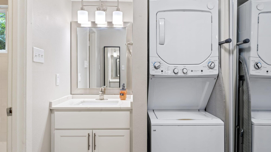 Room 4, Efficiency Studio Close to Downtown and Domain, Travis