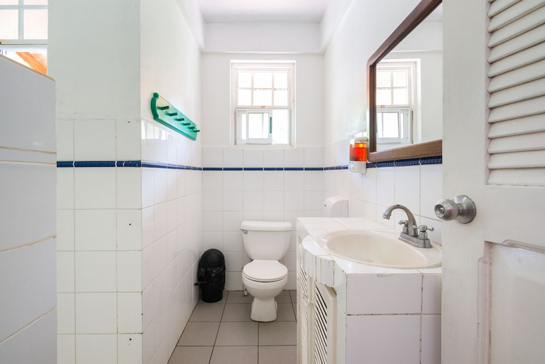 Bathroom, Selina Manuel Antonio, Aguirre
