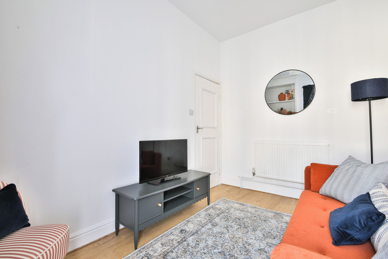 Others 3, Beautifully Designed 2 Bed Apartment, Cardiff
