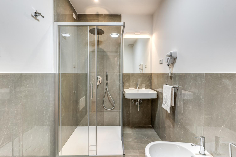 Bathroom 2, Relais Metronia, Rome