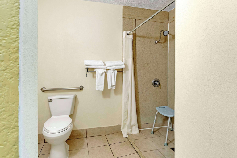 Bathroom 5, Quality Inn Alachua - Gainesville Area, Alachua