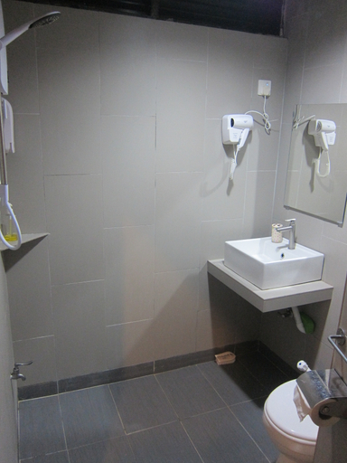 Bathroom 5, Fahrenheit 88 Suites Bukit Bintang by Roseline H 3R, Kuala Lumpur