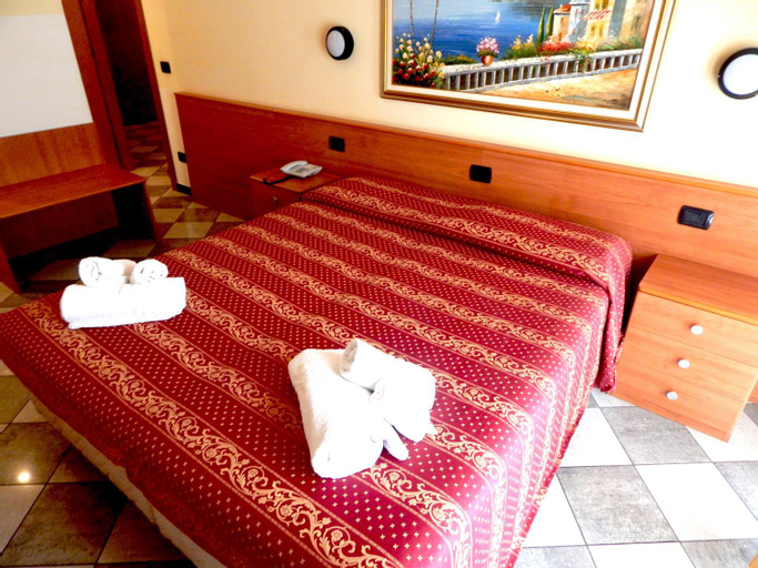 Bedroom 1, RESIDENCE HOTEL ISABELLA, Savona