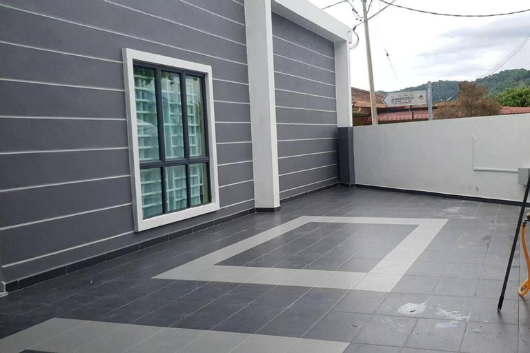 Exterior & Views 13