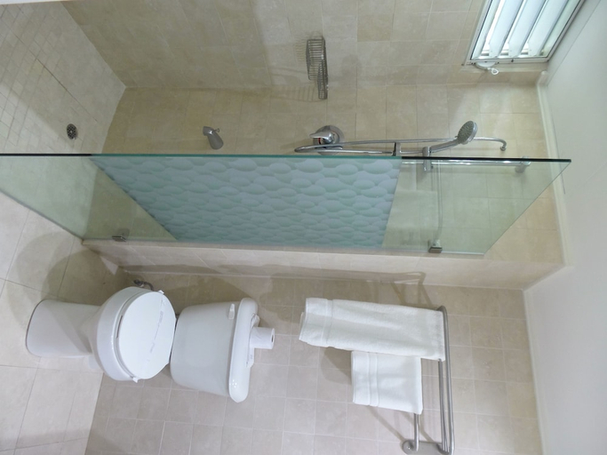 Bathroom 5, Coyaba Beach Resort