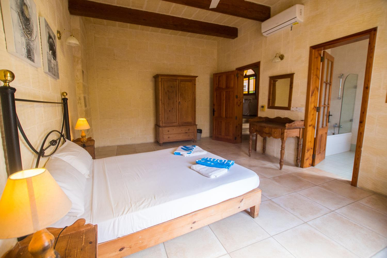 Bedroom 2, Ta' Trudy Farmhouse