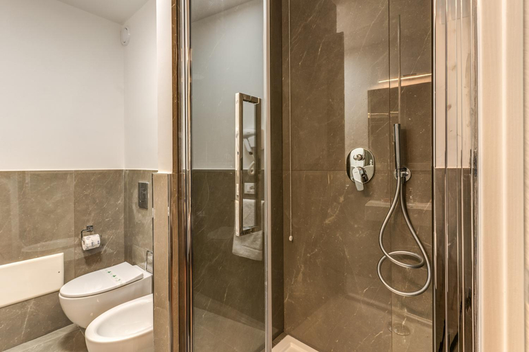Others 4, Relais Metronia, Rome