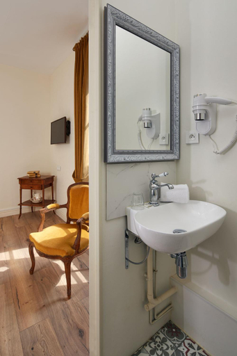 Bathroom 5, HOTEL DE FRANCE ET DE GUISE, Loir-et-Cher
