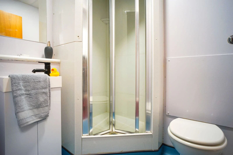 Bathroom, For Students Only - 8 Roxburgh Edinburgh, Edinburgh