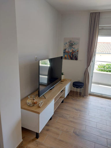 Others 5, Apartments Vini, Seget