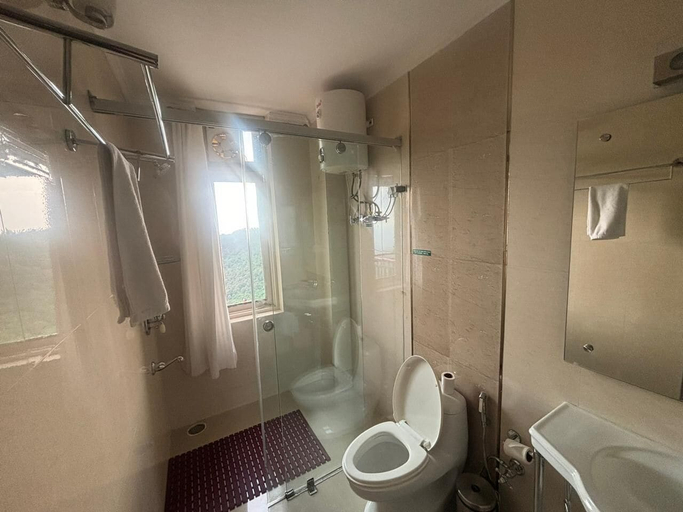 Bathroom 4, Serkong Rabsel House, Kangra