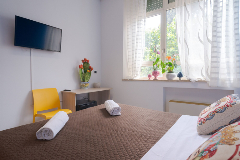 Bedroom 3, Lady Hill, Messina