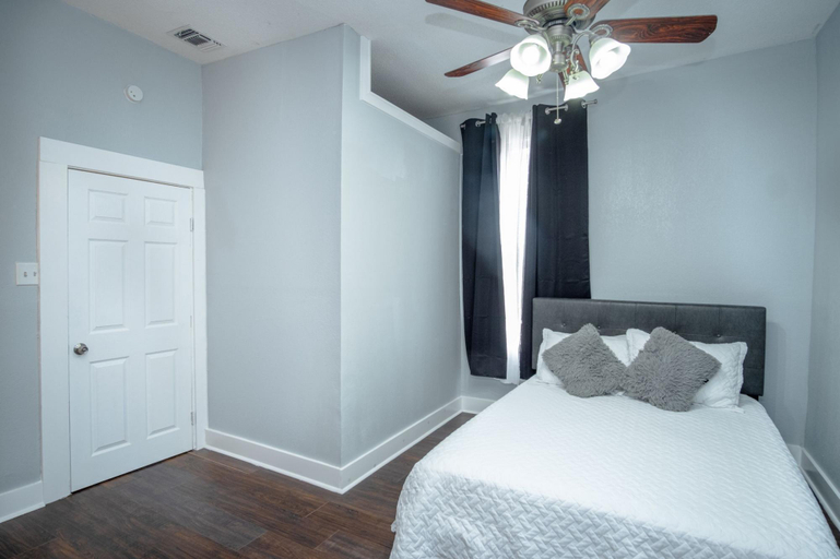 Others 3, Stunning 2br/1ba Historic Pad Few Steps Downtown, Bexar